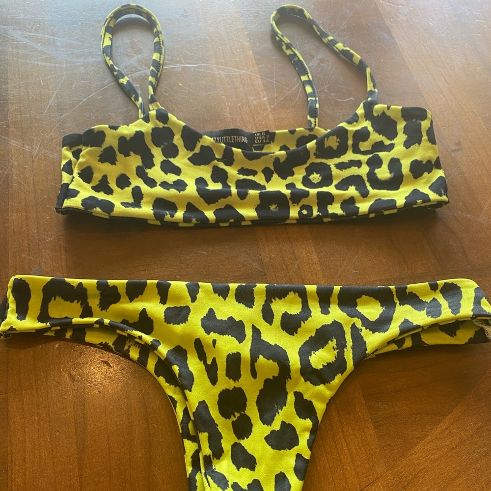 Pretty little things swim